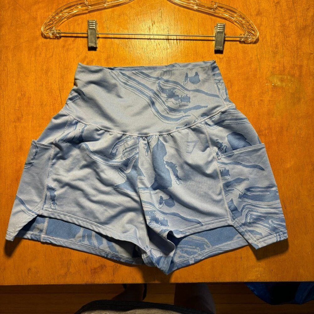 Gymshark Women XS Blue Camo Shorts Flowy Pockets Stretch Flat Waistband